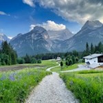 Beim Hotel Cristallo beginnt der Weg zur Malga Maraia