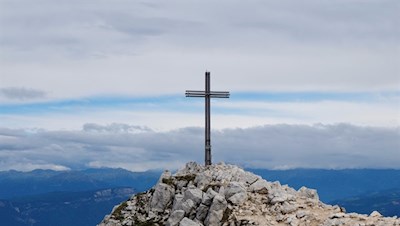 Das elegante Gipfelkreuz des Weißhorn