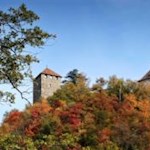 Schloss Tirol im linden Herbstzauber