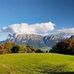 Unterwegs-öffnen-sich-verträumte-Ausblicke-auf-den-Schlern-die-Hammerwand-und-den-Tschafon