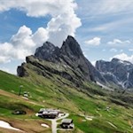 Eines der begehrtesten Fotomotive in Südtirol: der seitwärts gerichtete Blick auf die Geisler