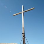 Das schlichte Gipfelkreuz der Mutspitze