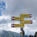 Bei der Chemnitzer Hütte zweigt der Weg in Richtung Tristensee ab