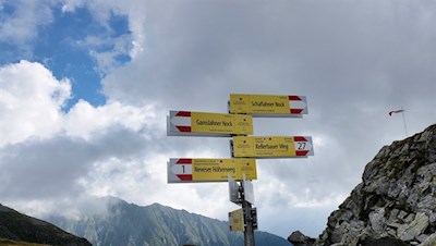 Bei der Chemnitzer Hütte zweigt der Weg in Richtung Tristensee ab