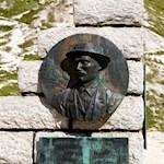 Nahe der Drei-Zinnen-Hütte wird des einstigen Hüttenwirts und Kriegshelden Sepp Innerkofler gedacht