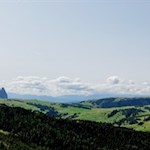Fernblick auf den Schlern, die Seiser Alm und den Puflatsch