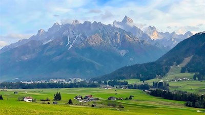 Vor uns erhebt sich der zackenreiche Haunold