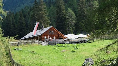 Wo Wanderer mit hausgemachten Köstlichkeiten verwöhnt werden: Lercheralm