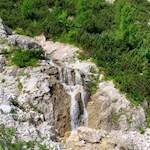 Der Weg zur Bertihütte führt an kleinen Wasserfällen vorbei
