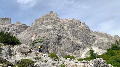 Auf felsumrahmten Wegen zur Bertihütte