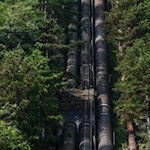 Die imposanten Rohre des Wasserkraftwerkes