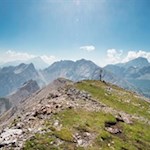 Die Antoniusspitze wird von einem Gipfelreigen namhafter Dolomitenberge umrahmt