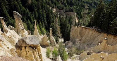 Formvollendete Schönheiten: die Erdpyramiden bei Percha