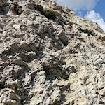 Über eine seilgesicherte Passage vom Tierser Alpl auf den Molignonpass