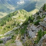 Steil steigt der Wanderpfad auf den Rammelstein an