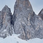 In unmittelbarer Nähe erheben sich die Geislerspitzen