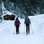 Durch den winterlich verschneiten Wald zur Stumpfalm