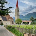 Die Wanderung nach St. Hippolyt beginnt und endet in Niederlana