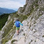 Die Wanderung auf den Sarlkofel führt über zwei seilgesicherte Passagen