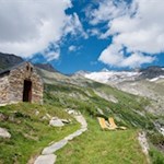 Neben der Kegelgasslalm thront eine steinerne Kapelle, die dem heiligen Franziskus geweiht ist
