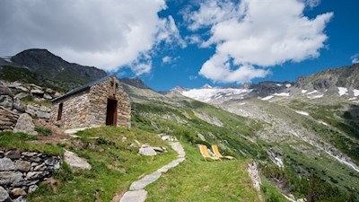 Neben der Kegelgasslalm thront eine steinerne Kapelle, die dem heiligen Franziskus geweiht ist