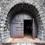 Dieser-Tunnel-wartet-mit-interessanten-Informationen-zur-Grödner-Bahn-auf