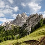 Vom Sarlsattel führt der Weg Nr. 33 zum Sarlridl