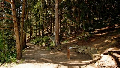 Unterwegs erfährt man allerlei Wissenswertes über die Südtiroler Natur- und Kulturlandschaft