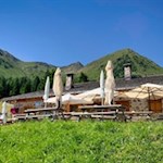 Malga di Cloz mit dem Kornigl im Hintergrund