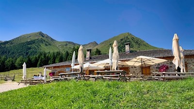 Malga di Cloz mit dem Kornigl im Hintergrund