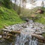 Der Seres-Bach speist die Mühlen am Mühlenweg