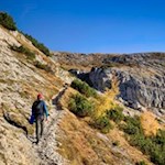 A ridosso del Col di Mezzo il terreno diventa più accidentato