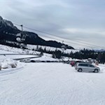 Neben der Kabinenbahn Hubertus finden sich zahlreiche Parkplätze