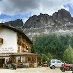 Zu Füßen des Rosengarten lädt der Alpengasthof Jolanda zur Einkehr