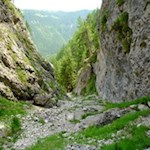 In zahlreichen Serpentinen windet sich der Weg Nr. 11 zur Gardenacia Hütte