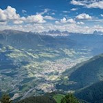 Auf dem Scheibenberg liegt dem Wanderer die Bischofsstadt Brixen zu Füßen