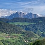 Vor der malerischen Kulisse des Schlern nach Sauders