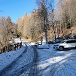 Der kleine Parkplatz am eigentlichen Beginn des Wanderweges