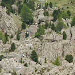 Alternativ zum recht mühsamen Aufstieg kann man auch mit einer der nostalgischen Zweiergondelbahnen zur Toni-Demetz-Hütte hochschweben
