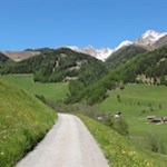 Ringsum ragen die Pfunderer Berge in die Höhe