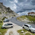 Sotto il Rifugio Valparola si dirama il sentiero n. 20A