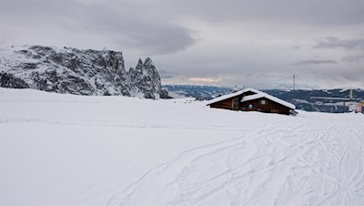 Vor der anmutigen Kulisse des Schlern lädt die Laurinhütte zur Einkehr