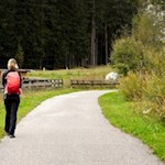 Der erste Teil der Wanderung folgt asphaltierten Wegen 