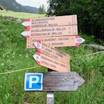 Der Parkplatz der Rotbachalm ist gut ausgeschildert