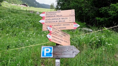 Der Parkplatz der Rotbachalm ist gut ausgeschildert
