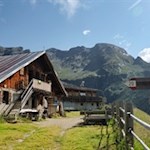 Hinter der Oberen Engbergalm wird der Weg erstmals steiler