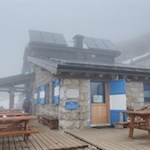 Rifugio Prospero Marchetti unterhalb des Gipfels