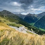 Die-Enzianhütte-liegt-direkt-an-der-Jaufenpassstraße