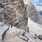 Ascent through the Valon de Tofana to the Giussani mountain hut