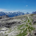 Rückwärtsgewandter Blick auf den Anstiegsweg